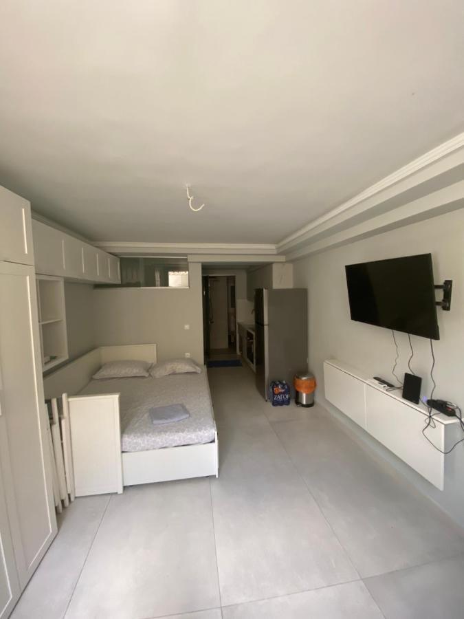 Minimalist Studio Behind Hilton Hotel アテネ エクステリア 写真