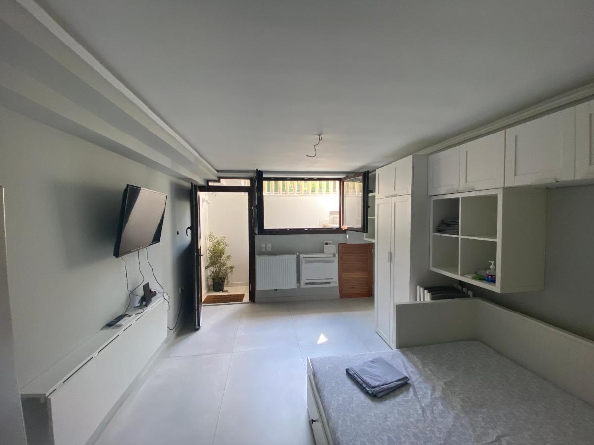 Minimalist Studio Behind Hilton Hotel アテネ エクステリア 写真